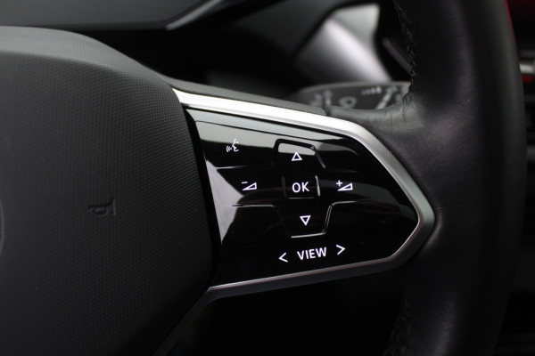Volkswagen ID.4 First Max 77 kWh / SoH 91.2% / Full option! / Trekhaak / Panoramadak / Camera / Head-up / Keyless / 21'' / ACC / Dodehoek / Elektr. stoelen / Massage / Navigatie / Stuurverwarming