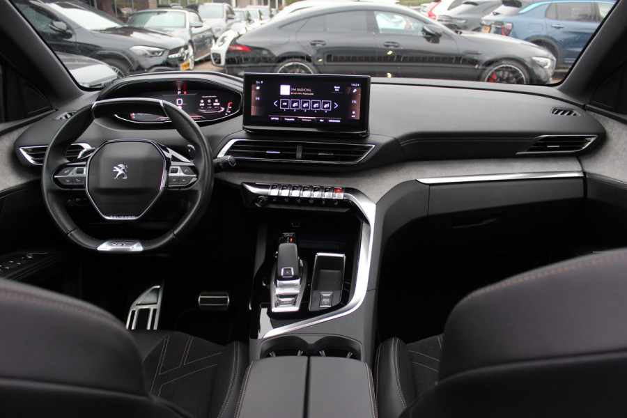 Peugeot 5008 1.2 PureTech Allure Pack 7p. / Panoramadak / Camera / Half leder / LED Koplampen / 19'' / Stoelverwarming / DAB / Dodehoek / Cruise Control