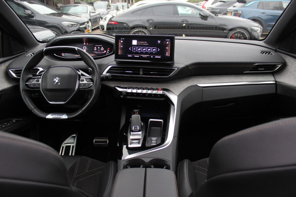 Peugeot 5008 1.2 PureTech Allure Pack 7p. / Panoramadak / Camera / Half leder / LED Koplampen / 19'' / Stoelverwarming / DAB / Dodehoek / Cruise Control
