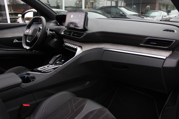 Peugeot 5008 1.2 PureTech Allure Pack 7p. / Panoramadak / Camera / Half leder / LED Koplampen / 19'' / Stoelverwarming / DAB / Dodehoek / Cruise Control