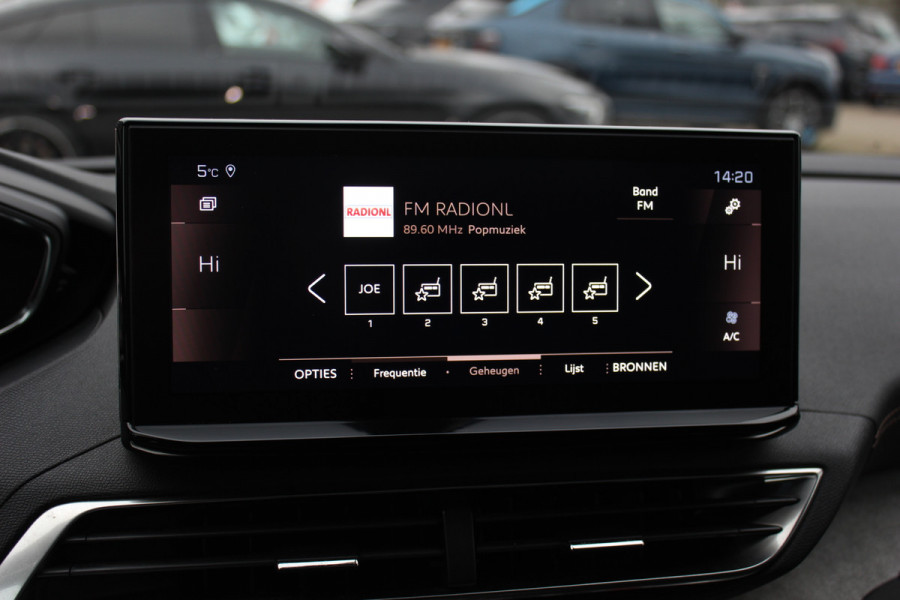 Peugeot 5008 1.2 PureTech Allure Pack 7p. / Panoramadak / Camera / Half leder / LED Koplampen / 19'' / Stoelverwarming / DAB / Dodehoek / Cruise Control