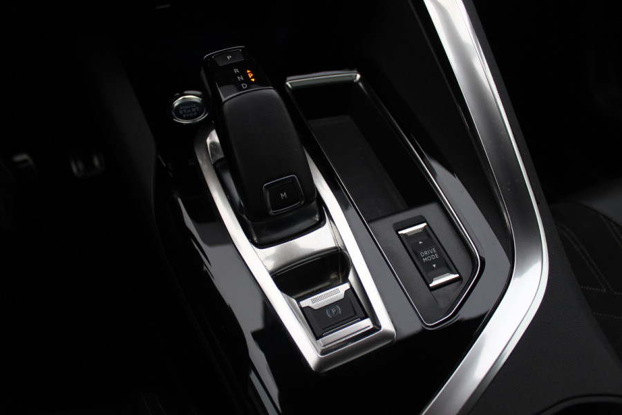 Peugeot 5008 1.2 PureTech Allure Pack 7p. / Panoramadak / Camera / Half leder / LED Koplampen / 19'' / Stoelverwarming / DAB / Dodehoek / Cruise Control