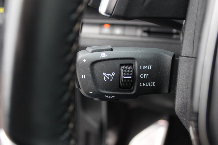 Peugeot 5008 1.2 PureTech Allure Pack 7p. / Panoramadak / Camera / Half leder / LED Koplampen / 19'' / Stoelverwarming / DAB / Dodehoek / Cruise Control