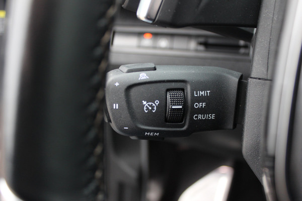 Peugeot 5008 1.2 PureTech Allure Pack 7p. / Panoramadak / Camera / Half leder / LED Koplampen / 19'' / Stoelverwarming / DAB / Dodehoek / Cruise Control