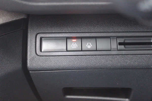 Peugeot 5008 1.2 PureTech Allure Pack 7p. / Panoramadak / Camera / Half leder / LED Koplampen / 19'' / Stoelverwarming / DAB / Dodehoek / Cruise Control