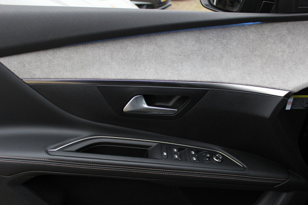 Peugeot 5008 1.2 PureTech Allure Pack 7p. / Panoramadak / Camera / Half leder / LED Koplampen / 19'' / Stoelverwarming / DAB / Dodehoek / Cruise Control