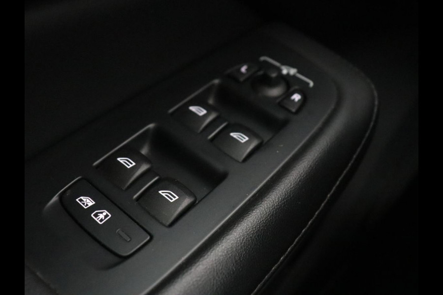 Volvo V60 2.0 T6 Plug-in hybrid AWD | Panoramadak | Trekhaak | Camera | Harman/Kardon | Leder | Stoel & Stuurverwarming