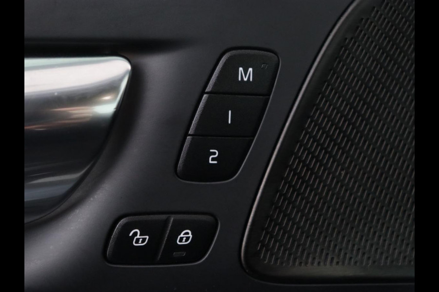 Volvo V60 2.0 T6 Plug-in hybrid AWD | Panoramadak | Trekhaak | Camera | Harman/Kardon | Leder | Stoel & Stuurverwarming