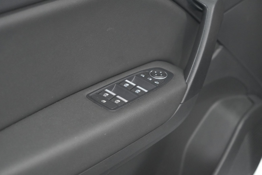 Renault Captur Mild Hybrid 140 EDC Intens | Navigatie | Camera | Cruise Control | Climate Control