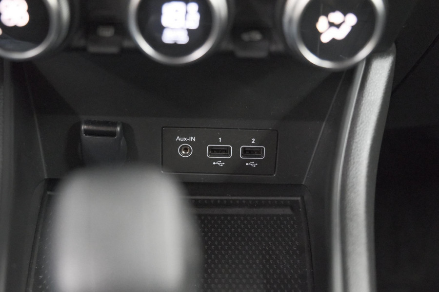 Renault Captur Mild Hybrid 140 EDC Intens | Navigatie | Camera | Cruise Control | Climate Control