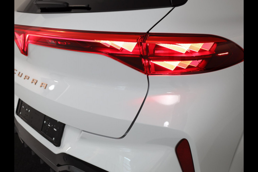CUPRA Terramar 1.5 TSI e-Hybrid 204pk | Wegklapbare trekhaak | Navigatie via App | Matrix led verlichting | Parkeercamera