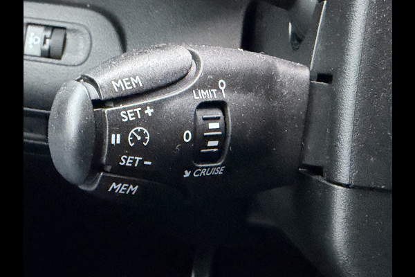 Citroën Berlingo 110pk Feel (Airco - Navigatie via APP - Parkeersensoren - Cruise Controle - 2x schuifdeuren)