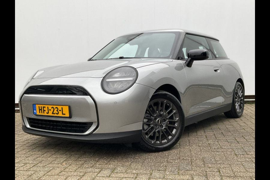 MINI Cooper E Essential 40.7 kWh Carplay DAB Camera Nieuwstaat