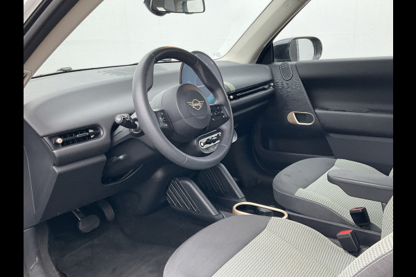 MINI Cooper E Essential 40.7 kWh Carplay DAB Camera Nieuwstaat