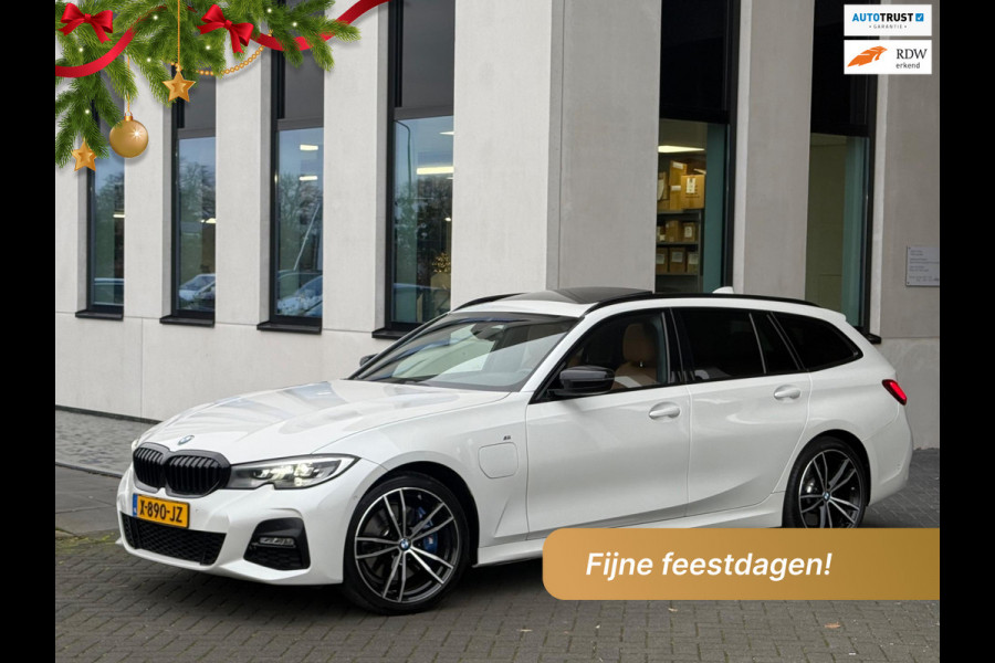 BMW 3 Serie Touring 330e Automaat M- Sport pakket, panoramadak, electr. trekhaak, camera, conqac leder sportinterieur