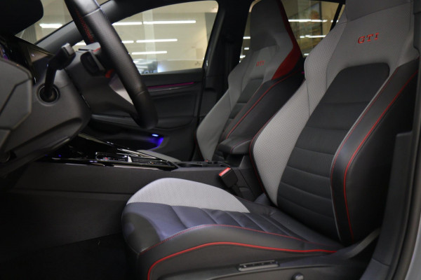 Volkswagen GOLF CLUBSPORT 2.0 TSI BLACK STYLE /NURBURGRING/PANO/HUD/CARPLAY/IQ-LIGHT/VOLL