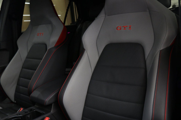 Volkswagen GOLF CLUBSPORT 2.0 TSI BLACK STYLE /NURBURGRING/PANO/HUD/CARPLAY/IQ-LIGHT/VOLL