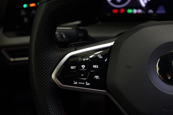 Volkswagen GOLF CLUBSPORT 2.0 TSI BLACK STYLE /NURBURGRING/PANO/HUD/CARPLAY/IQ-LIGHT/VOLL