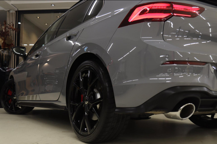 Volkswagen GOLF CLUBSPORT 2.0 TSI BLACK STYLE /NURBURGRING/PANO/HUD/CARPLAY/IQ-LIGHT/VOLL