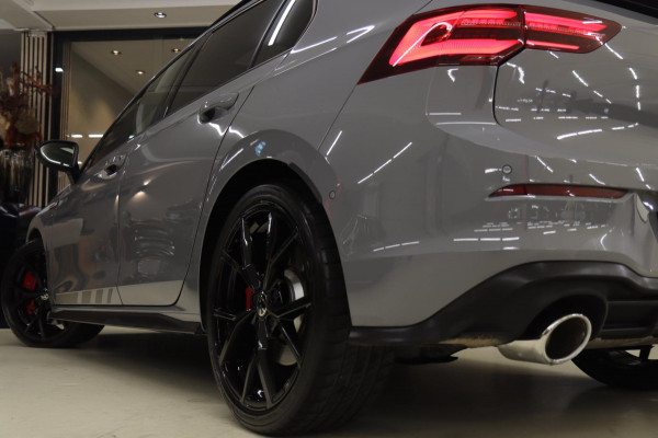 Volkswagen GOLF CLUBSPORT 2.0 TSI BLACK STYLE /NURBURGRING/PANO/HUD/CARPLAY/IQ-LIGHT/VOLL