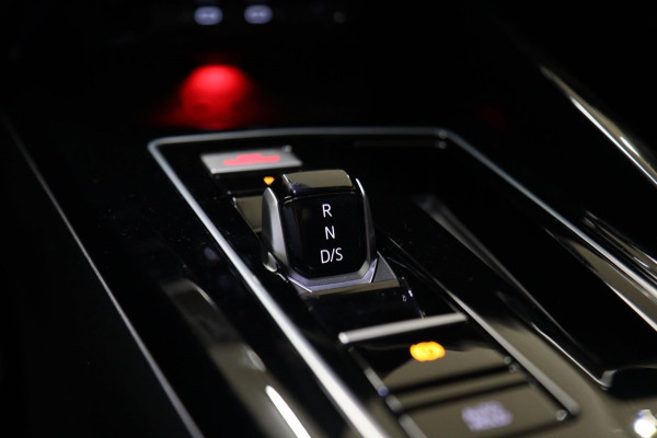 Volkswagen GOLF CLUBSPORT 2.0 TSI BLACK STYLE /NURBURGRING/PANO/HUD/CARPLAY/IQ-LIGHT/VOLL