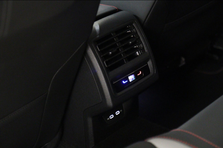 Volkswagen GOLF CLUBSPORT 2.0 TSI BLACK STYLE /NURBURGRING/PANO/HUD/CARPLAY/IQ-LIGHT/VOLL