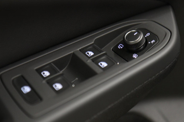 Volkswagen GOLF CLUBSPORT 2.0 TSI BLACK STYLE /NURBURGRING/PANO/HUD/CARPLAY/IQ-LIGHT/VOLL