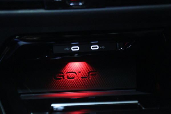 Volkswagen GOLF CLUBSPORT 2.0 TSI BLACK STYLE /NURBURGRING/PANO/HUD/CARPLAY/IQ-LIGHT/VOLL