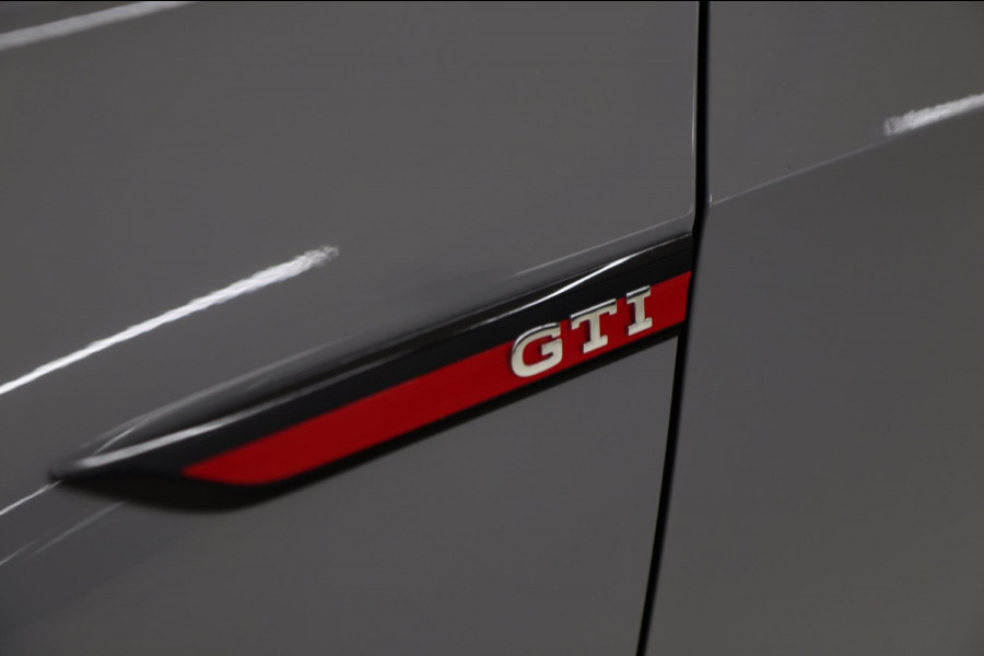 Volkswagen GOLF CLUBSPORT 2.0 TSI BLACK STYLE /NURBURGRING/PANO/HUD/CARPLAY/IQ-LIGHT/VOLL