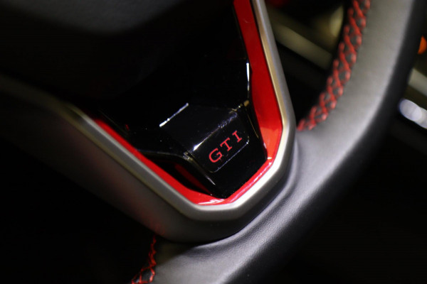 Volkswagen GOLF CLUBSPORT 2.0 TSI BLACK STYLE /NURBURGRING/PANO/HUD/CARPLAY/IQ-LIGHT/VOLL