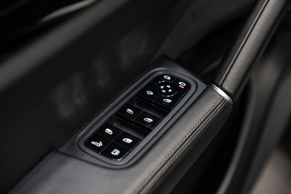 Porsche Cayenne 3.0 E-Hybrid *Sport-Chrono / Sport-Design / Panorama / BOSE / Soft-Close / Stoelventilatie*