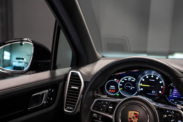Porsche Cayenne 3.0 E-Hybrid *Sport-Chrono / Sport-Design / Panorama / BOSE / Soft-Close / Stoelventilatie*