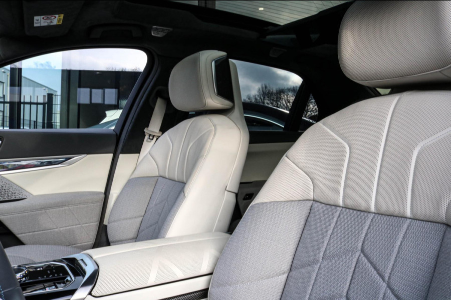 BMW 7 Serie M760e xDrive - Frozen Deep Grey - Lounge & Entertainment - Bowers & Wilkins - Aut. Doors - Connoisseur - Iconic Glow