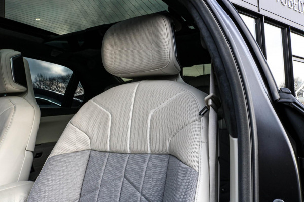 BMW 7 Serie M760e xDrive - Frozen Deep Grey - Lounge & Entertainment - Bowers & Wilkins - Aut. Doors - Connoisseur - Iconic Glow