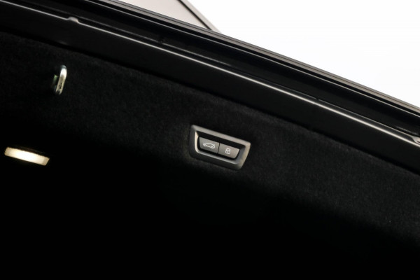 BMW 7 Serie M760e xDrive - Frozen Deep Grey - Lounge & Entertainment - Bowers & Wilkins - Aut. Doors - Connoisseur - Iconic Glow