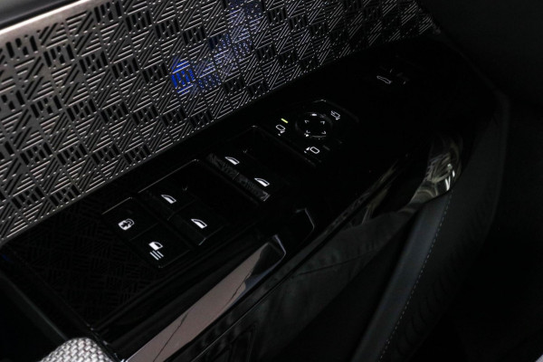 BMW 7 Serie M760e xDrive - Frozen Deep Grey - Lounge & Entertainment - Bowers & Wilkins - Aut. Doors - Connoisseur - Iconic Glow