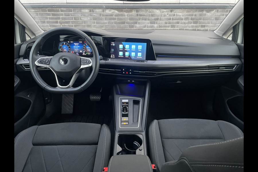Volkswagen Golf 1.4 eHybrid Style | Elek. Trekhaak | IQ-Light | Carplay | Memory | Navi | Sfeerverlichting