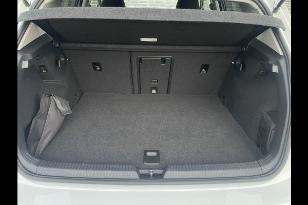 Volkswagen Golf 1.4 eHybrid Style | Elek. Trekhaak | IQ-Light | Carplay | Memory | Navi | Sfeerverlichting