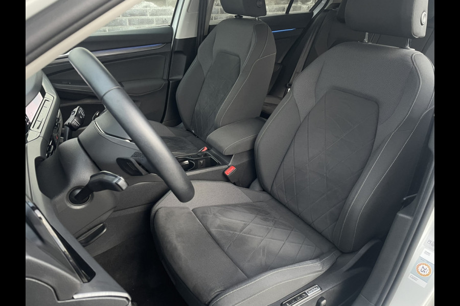 Volkswagen Golf 1.4 eHybrid Style | Elek. Trekhaak | IQ-Light | Carplay | Memory | Navi | Sfeerverlichting