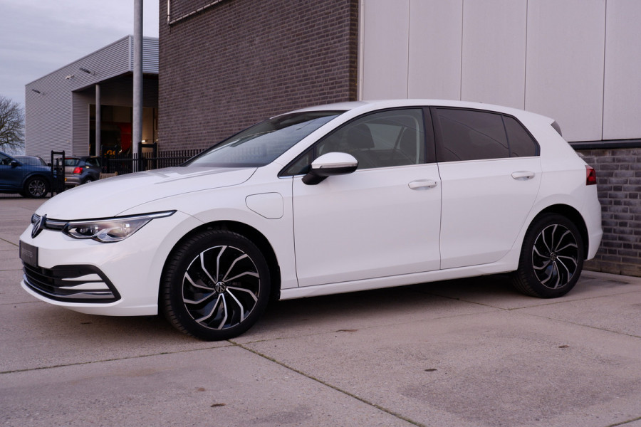 Volkswagen Golf 1.4 eHybrid Style | Elek. Trekhaak | IQ-Light | Carplay | Memory | Navi | Sfeerverlichting