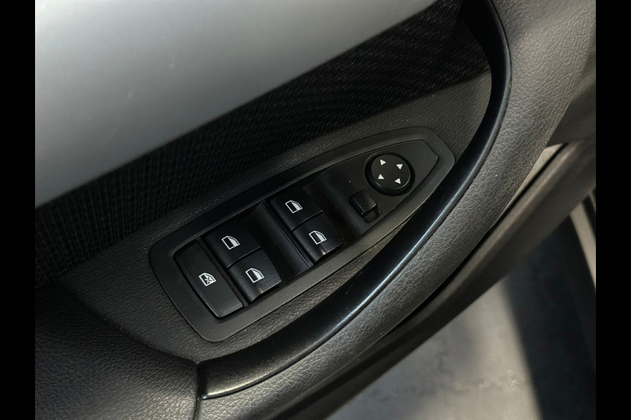 BMW X1 SDrive18i Executive Edition | Automaat | Stoelverwarming | Camera | Cruise | Climate | Navi