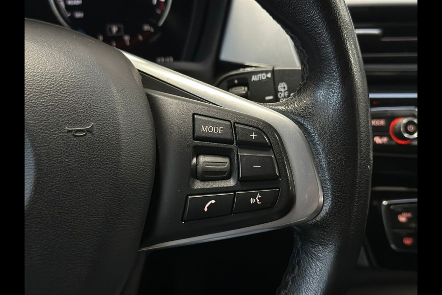 BMW X1 SDrive18i Executive Edition | Automaat | Stoelverwarming | Camera | Cruise | Climate | Navi
