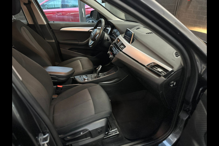 BMW X1 SDrive18i Executive Edition | Automaat | Stoelverwarming | Camera | Cruise | Climate | Navi