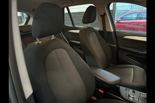 BMW X1 SDrive18i Executive Edition | Automaat | Stoelverwarming | Camera | Cruise | Climate | Navi