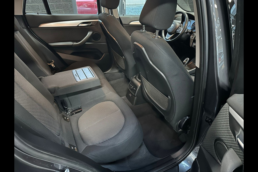 BMW X1 SDrive18i Executive Edition | Automaat | Stoelverwarming | Camera | Cruise | Climate | Navi