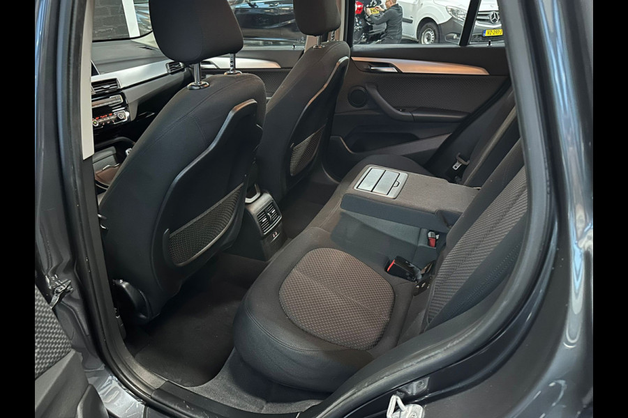 BMW X1 SDrive18i Executive Edition | Automaat | Stoelverwarming | Camera | Cruise | Climate | Navi