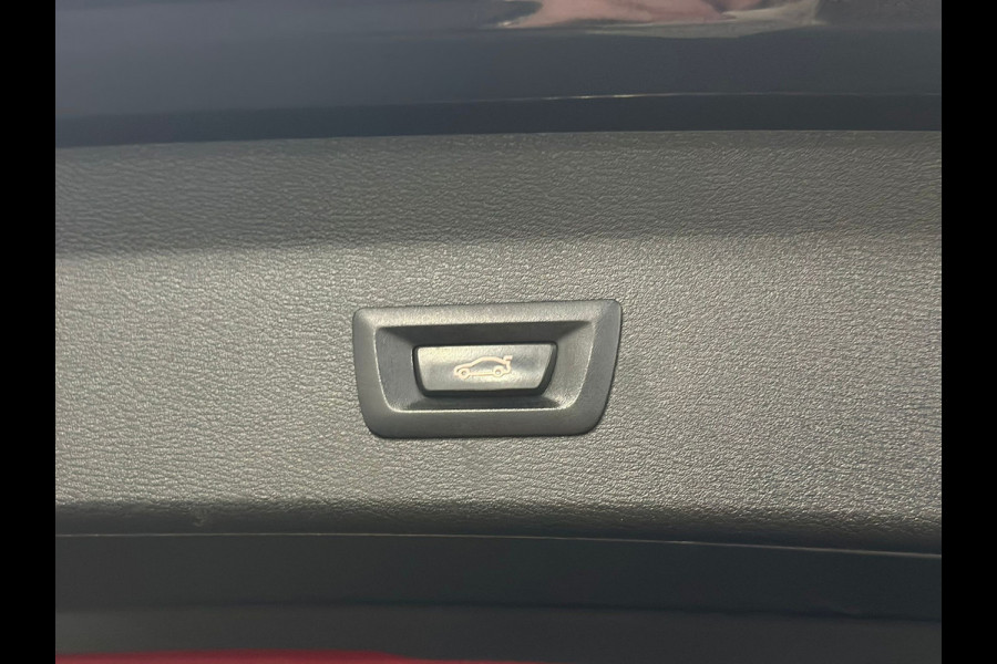 BMW X1 SDrive18i Executive Edition | Automaat | Stoelverwarming | Camera | Cruise | Climate | Navi