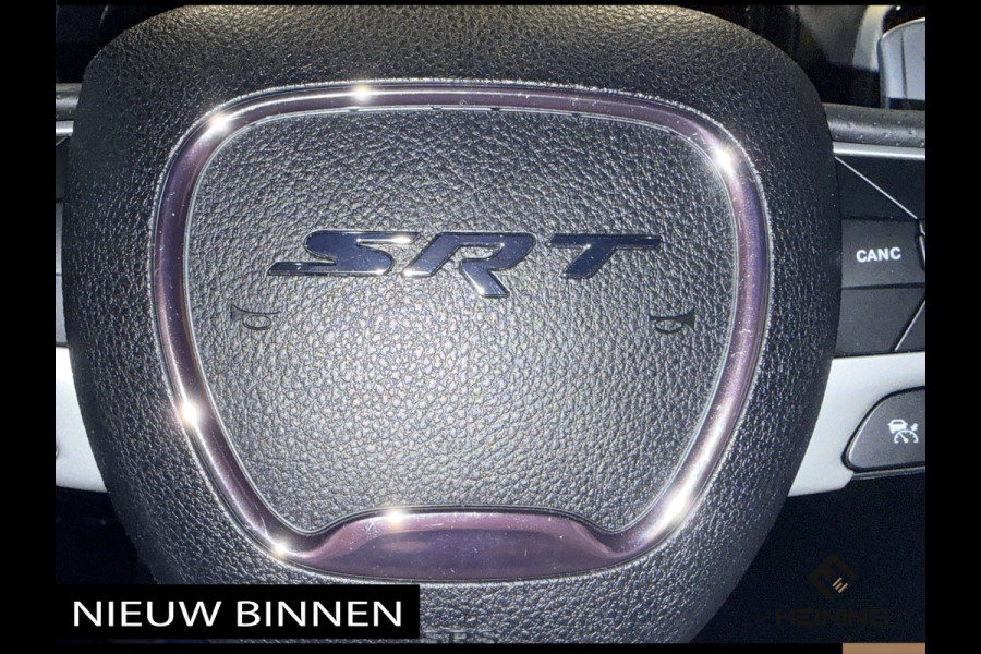 Jeep Grand Cherokee 6.4 Hemi SRT Geel kenteken. Pano. Apple-carplay. navi. Met complete historie.