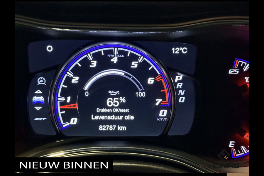 Jeep Grand Cherokee 6.4 Hemi SRT Geel kenteken. Pano. Apple-carplay. navi. Met complete historie.