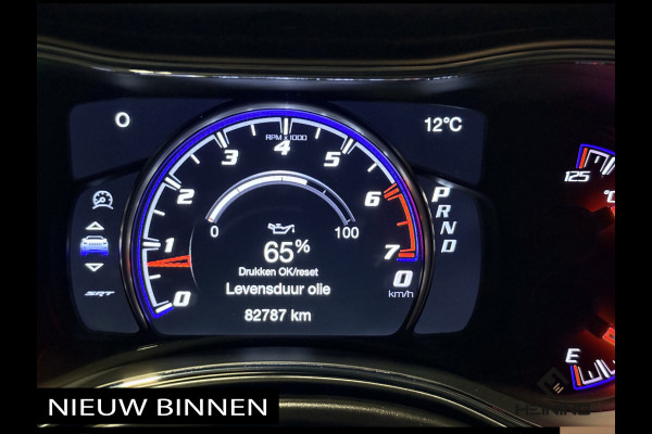 Jeep Grand Cherokee 6.4 Hemi SRT Geel kenteken. Pano. Apple-carplay. navi. Met complete historie.